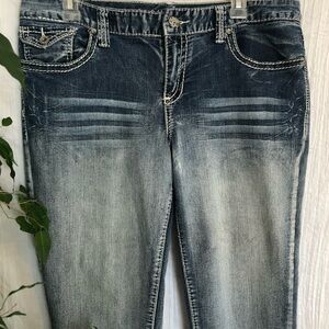 MAURICES size 11/12 stretchy mid rise medium wash jeans w/embroidery pockets